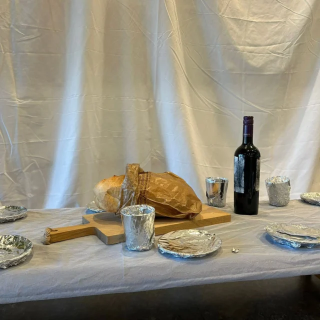 Net als met kerst, mogen we ook nu (bijna) iedere ochtend luisteren naar een stukje van het paasverhaal. Met alle kinderen, juffen en ouders mogen we zo samen toeleven naar het sterven en naar de opstanding van Jezus.@noorderbasis #Pasen #samenvieren #dankbaar